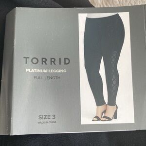 New Torrid Platinum Crop Leggings Pants Black Seamless Size 3 3x Athleticwear